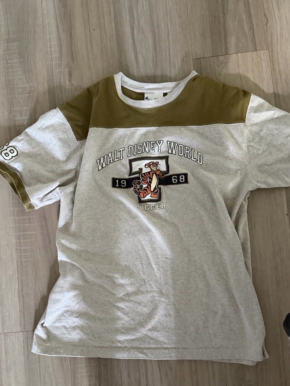 Disney Walt Disney World Tigger Two-Tone White and Olive Green Men’s Shirt
